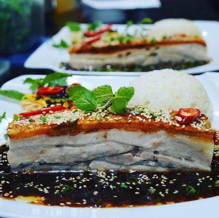 Red Dragon Restaurant & Cooking School